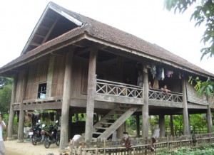 Maison-sur-pilotis-des-ethnies-vietnamiennes