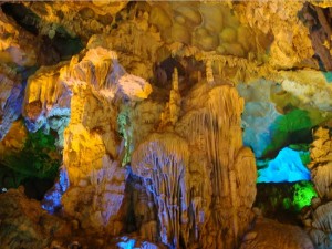 belle-grotte-a-halong
