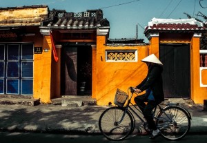 la-rue-de-hoi-an-au-vietnam