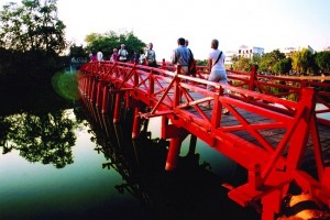 pont-rouge-hanoi-vietnam