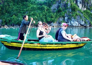 kayaking-a-halong