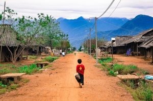 village-ethnique-au-sommet-de-la-montagne-vietnam